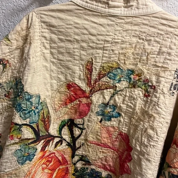 Magnolia Pearl Cream Floral Kimono - Picture 4 of 15